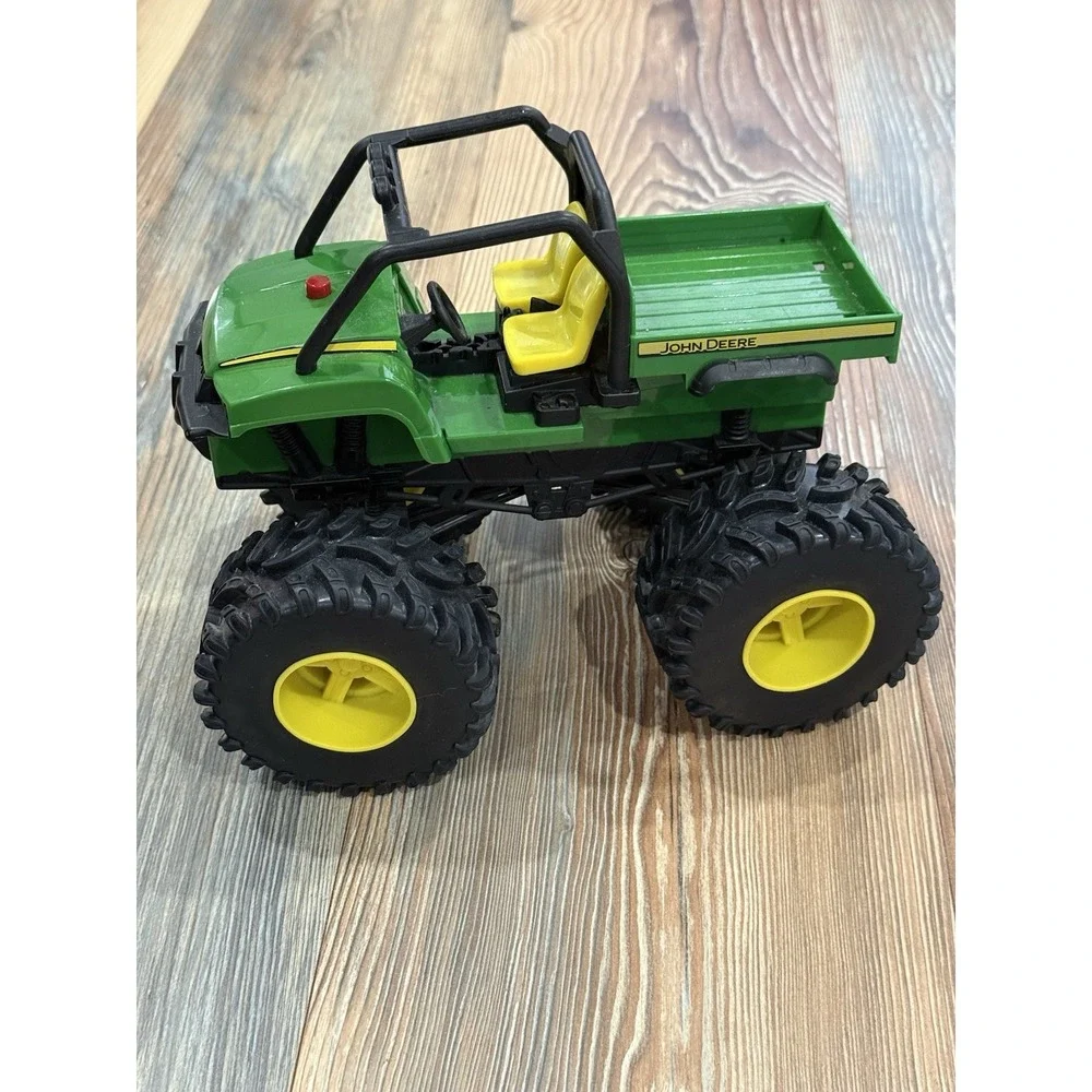 ERTL TOY JOHN DEERE 4X4 MONSTER TRUCK WITH DUMP BED & MOTOR SOUND